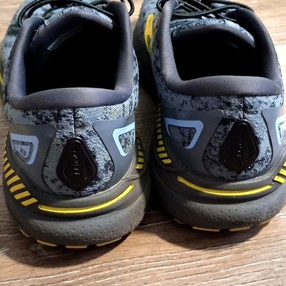 Shoes - Picture 4 of 5